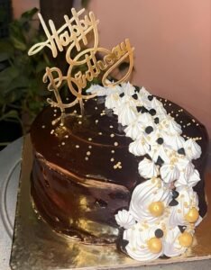 white nd chocolate cake